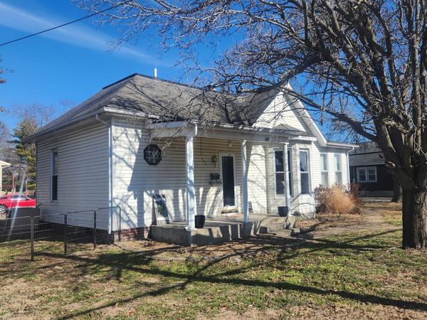 203 W South Street , Pinckneyville, IL 62274