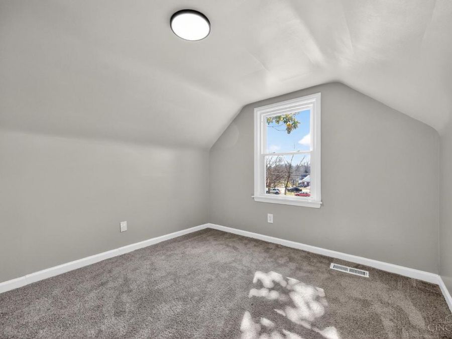 48 Damon Road, Greenhills, OH 45218 Photo 35