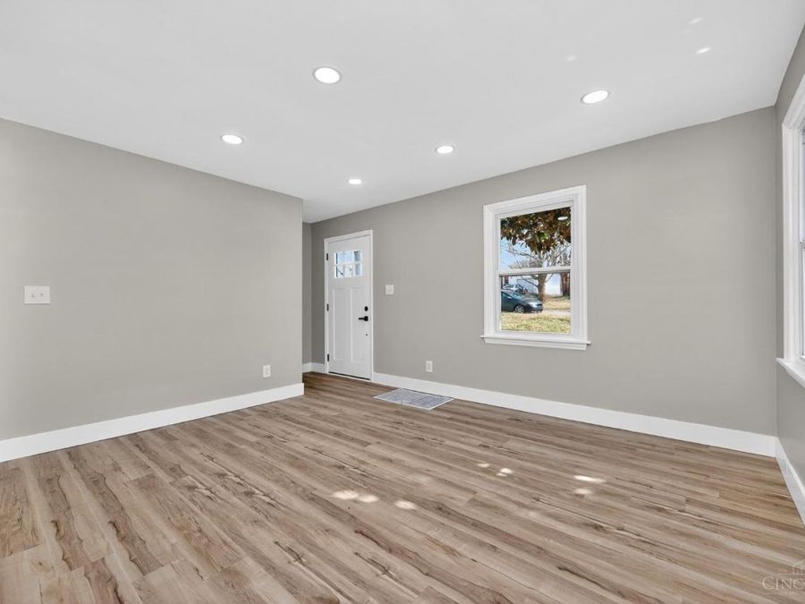 48 Damon Road, Greenhills, OH 45218 Photo 9