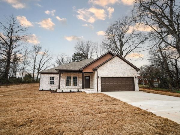 118 A C Curry, Muscle Shoals, AL 35661