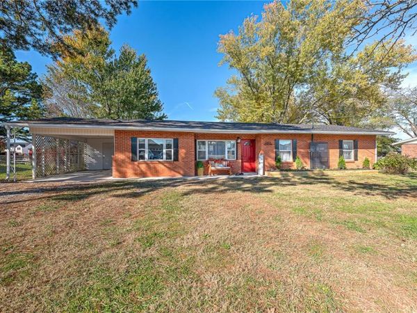 1893 Hayden Road , Pea Ridge, AR 72751