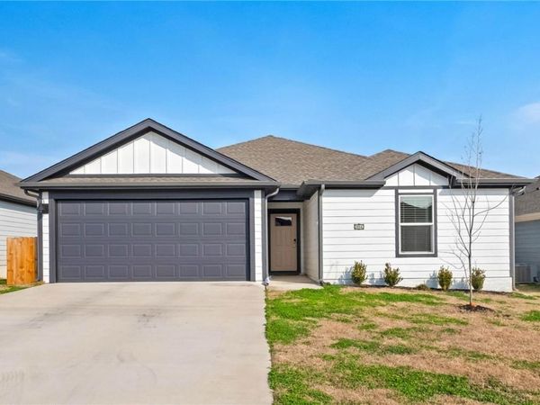 304 NW Bellflower Street , Highfill, AR 72734