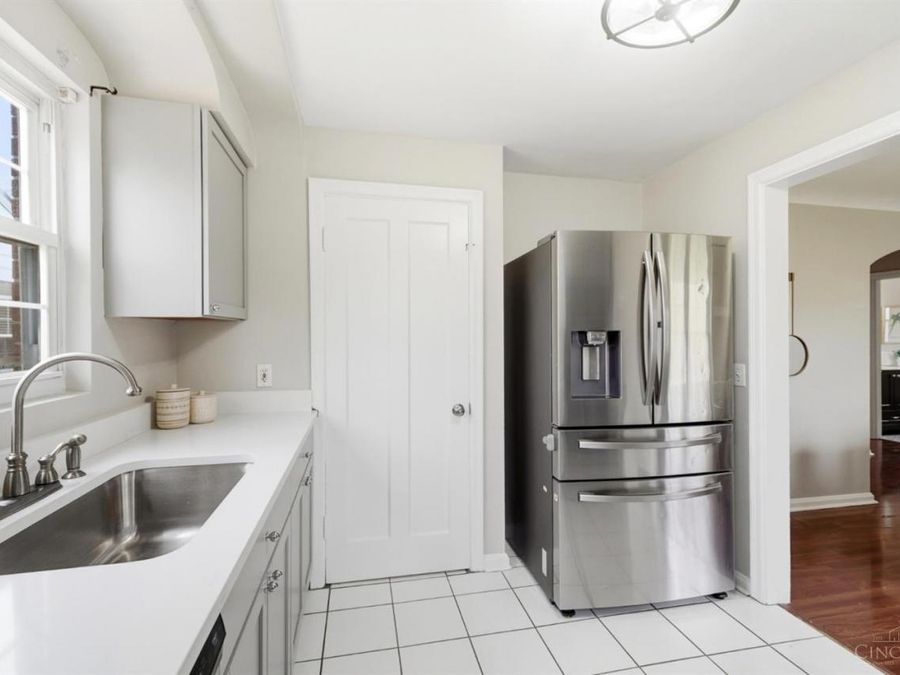 3790 N Broadlawn Circle, Silverton, OH 45236 Photo 13