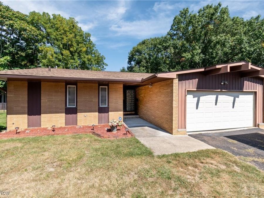 441 Sandhurst Road , Akron, OH 44333 Photo 1