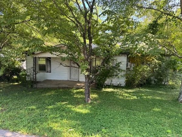 213 Chamberlain Ave , Lafayette, TN 37083