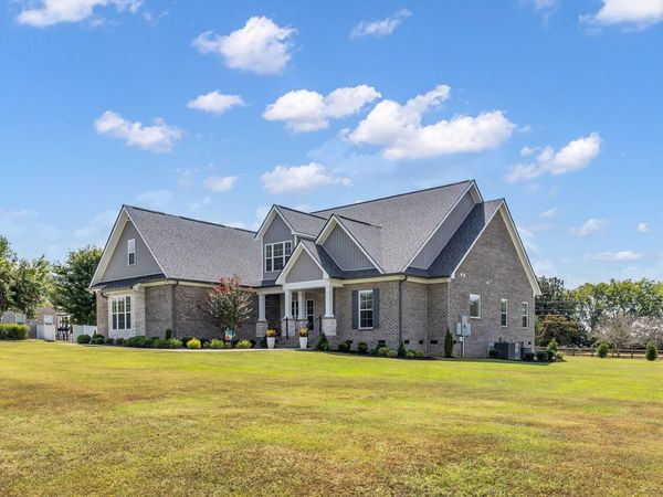 8014 Traditions Ln , Columbia, TN 38401