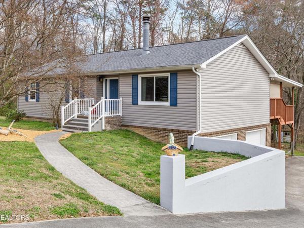 100 Pioneer Drive , Clinton, TN 37716