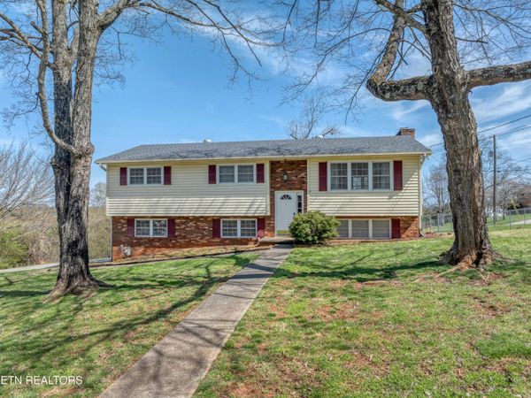 726 Greenwich Drive , Maryville, TN 37803