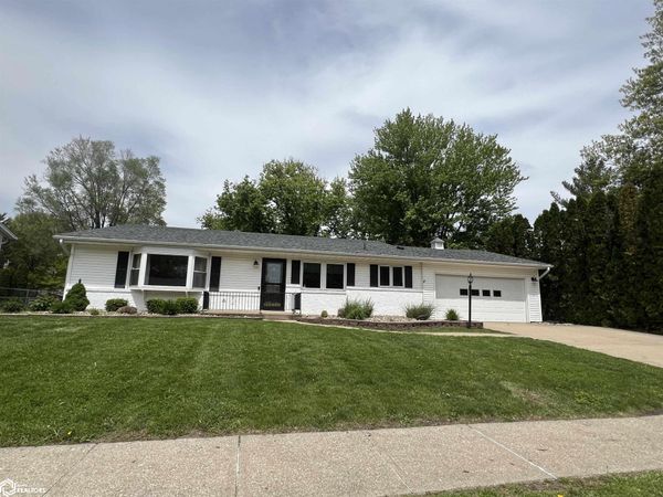 2912 Garden Avenue, Burlington, IA 52601