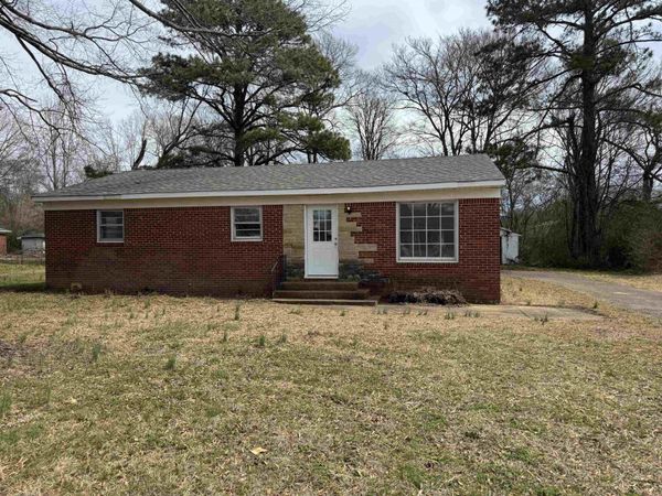 51 BLYTHE ST, Savannah, TN 38372