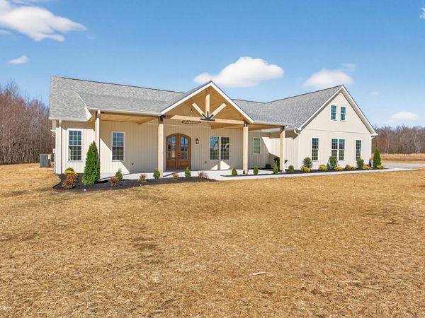 515 Heather Hts , Bradyville, TN 37026