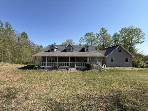 343 Johnson Lane , Jacksboro, TN 37757