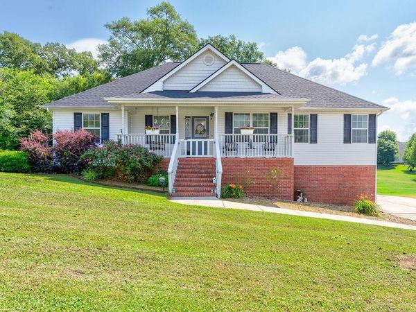44 Bending Oak Drive, Chickamauga 30707