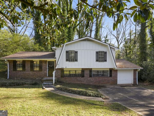 5809 Oakleaf Way, Stone Mountain, GA 30087