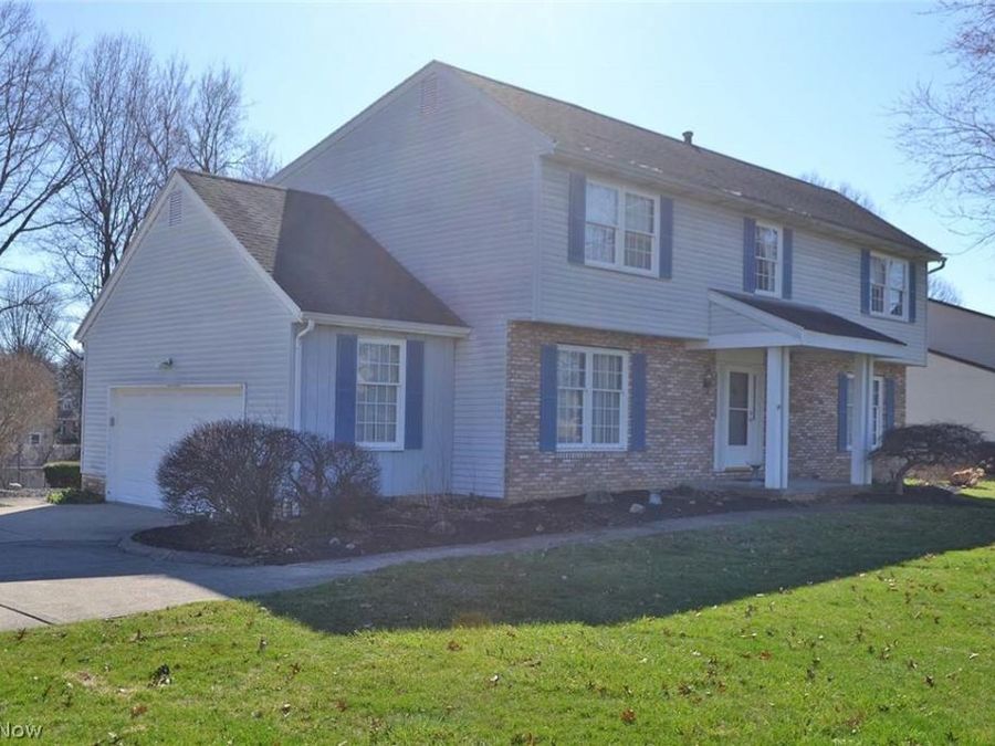6566 Hythe Street NW, Canton, OH 44708 Photo 1