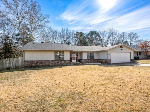 1543 E Cardinal Drive , Fayetteville, AR 72703
