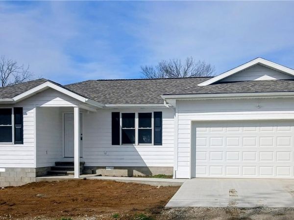 100 W 7th Street , Green Forest, AR 72638