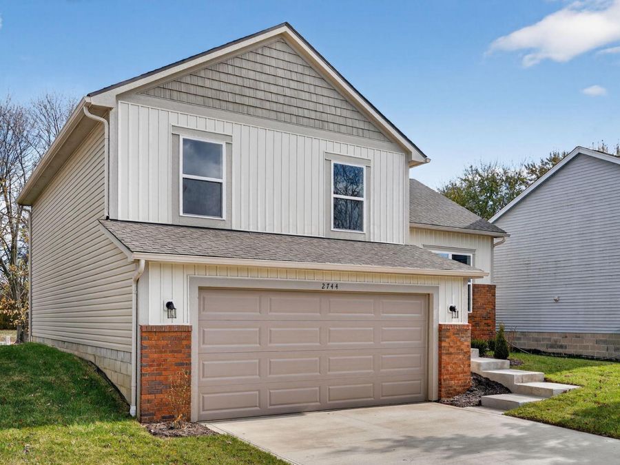 2744 Barrows Road , Columbus, OH 43232 Photo 1