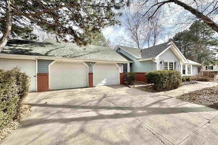 907 Crestridge Road , Omaha, NE 68154