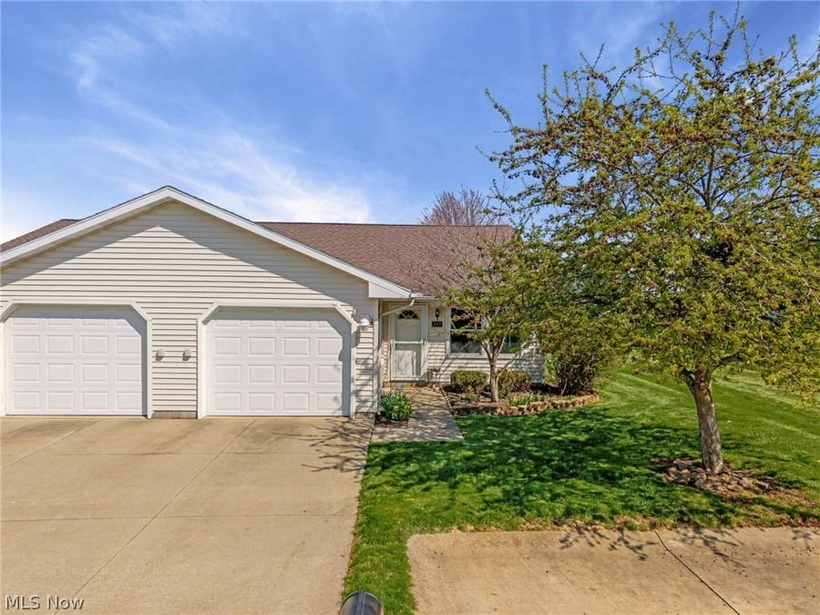 305 Holly Place , Barberton, OH 44203 Photo 1