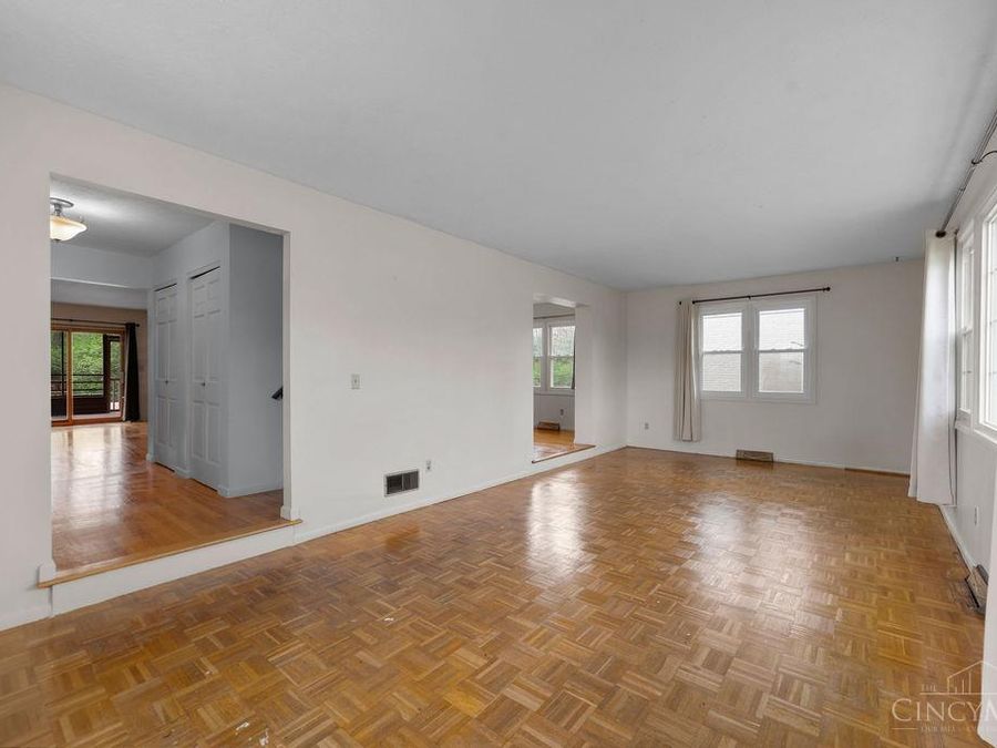 805 Weymouth Court, Springdale, OH 45240 Photo 4