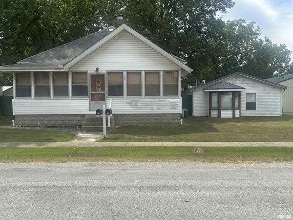 906 BELLE Avenue , Pinckneyville, IL 62274