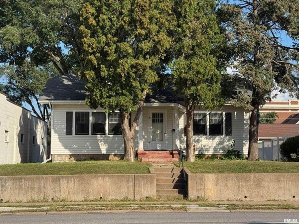 2721 N Harrison Street , Davenport, IA 52803