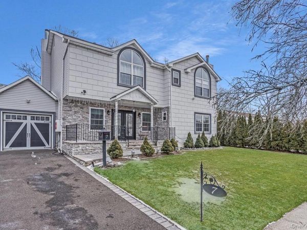 7 Sebree Place , Plainview, NY 11803