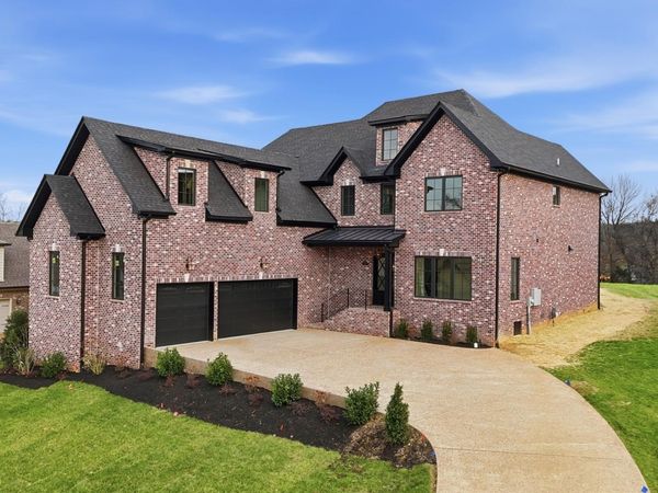 1016 Luxborough Dr , Hendersonville, TN 37075