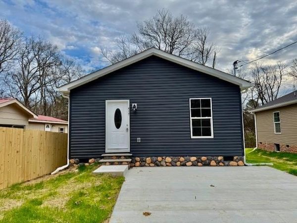 417 W Waggoner St , Tullahoma, TN 37388