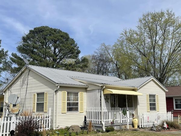 510 1st St , Lawrenceburg, TN 38464