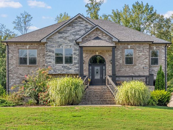 1141 Reda Dr , Clarksville, TN 37042