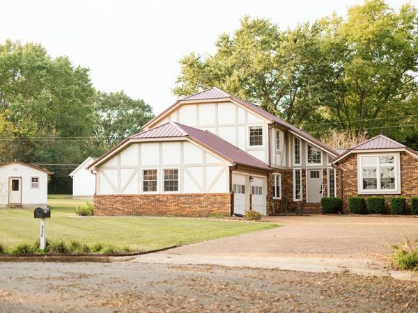 806 Sharon Cir , Lawrenceburg, TN 38464