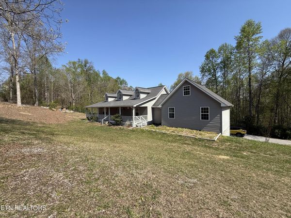 343 Johnson Lane, Jacksboro, TN 37757