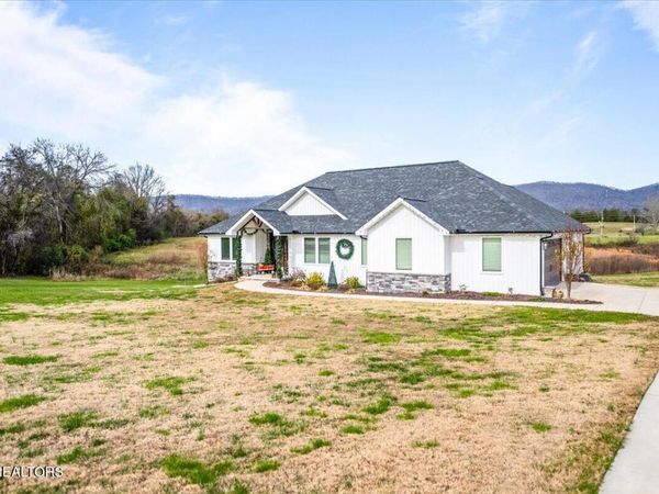 129 Austin Lane, Jacksboro, TN 37757