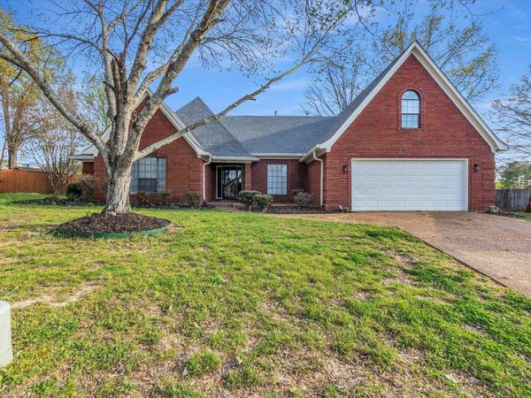 2949 VALLEY LAKE DR , Memphis, TN 38135