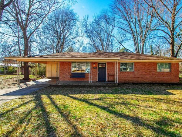 2207 Independence , Conway, AR 72034