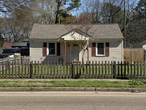 1332 WELLS STATION RD, Memphis, TN 38108