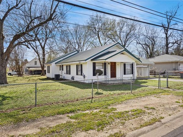 418 E J Street , Russellville, AR 72801
