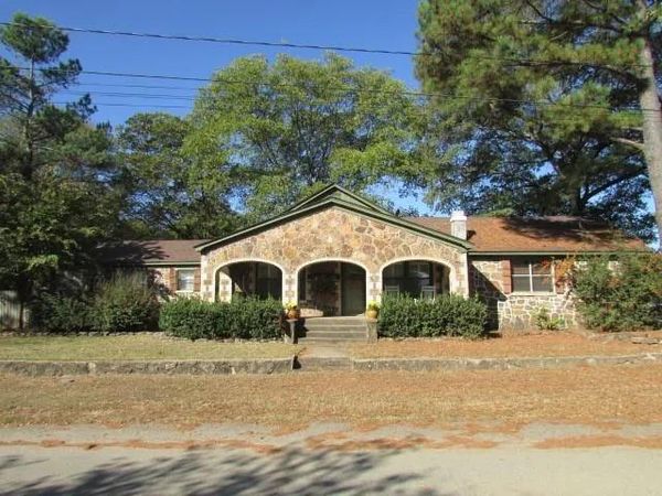 105 Saint Vincent Street , Morrilton, AR 72110