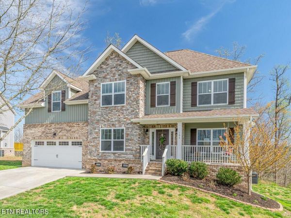 106 Juniperberry Rd, Oak Ridge, TN 37830