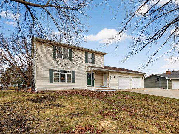 605 10th Avenue NW, Dodge Center, MN 55927