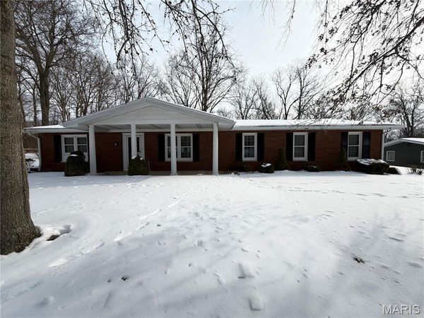 5 Spring Hill Drive , Greenville, IL 62246
