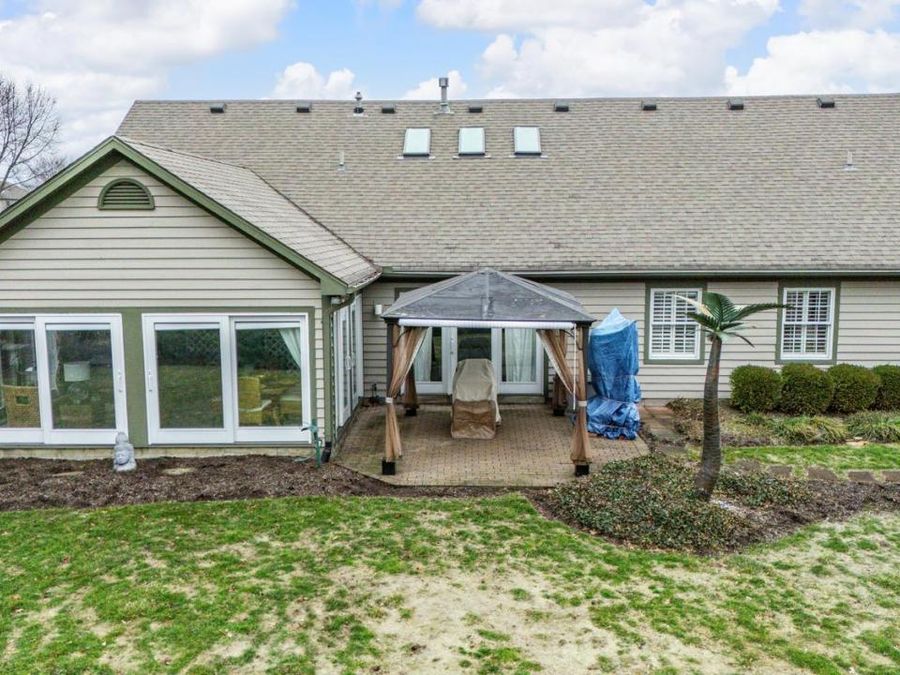 735 Chaucer Lane, Tipp City, OH 45371 Photo 2