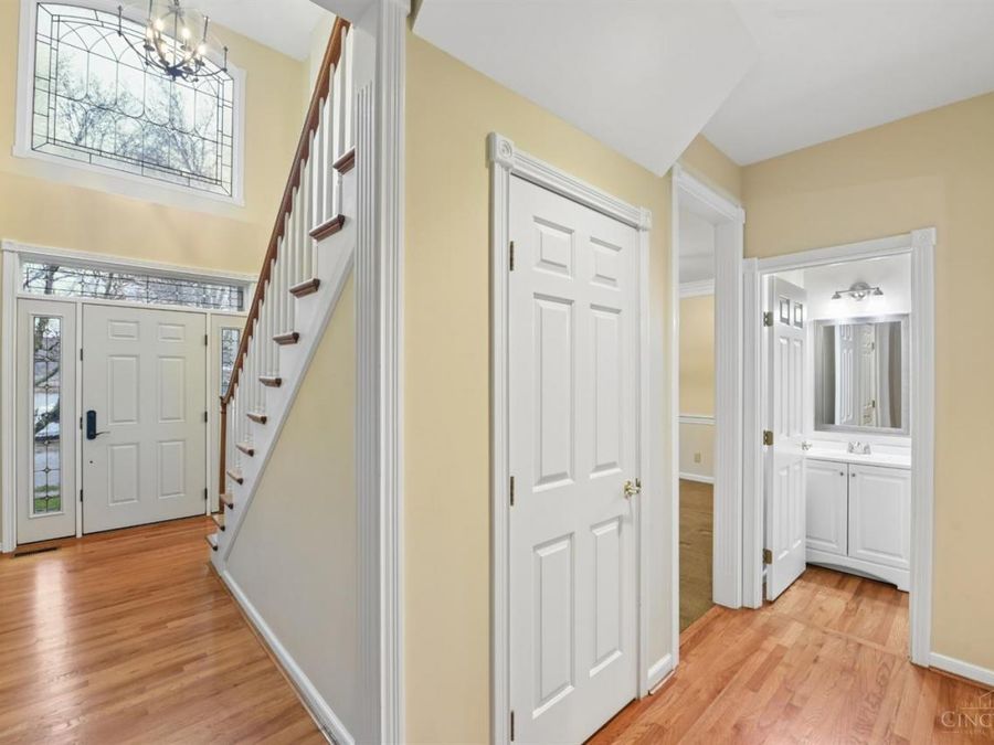 2 Clarke Court, Glendale, OH 45246 Photo 11
