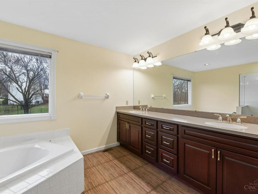 2 Clarke Court, Glendale, OH 45246 Photo 13