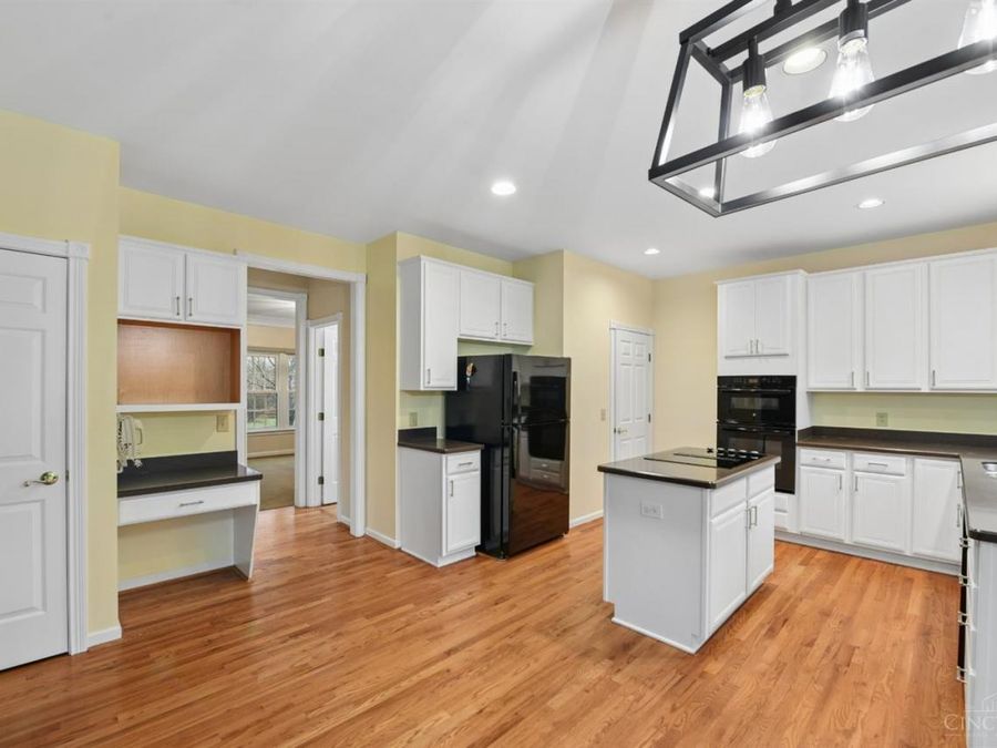 2 Clarke Court, Glendale, OH 45246 Photo 7