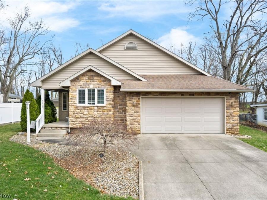 2813 N Bender Avenue , Akron, OH 44319 Photo 1