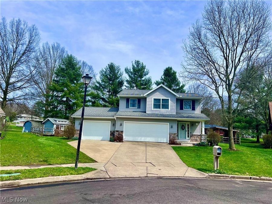 105 Poolview Circle , Dover, OH 44622 Photo 1