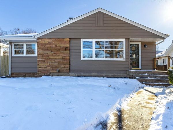 71 CRESTWOOD Terrace , Davenport, IA 52803